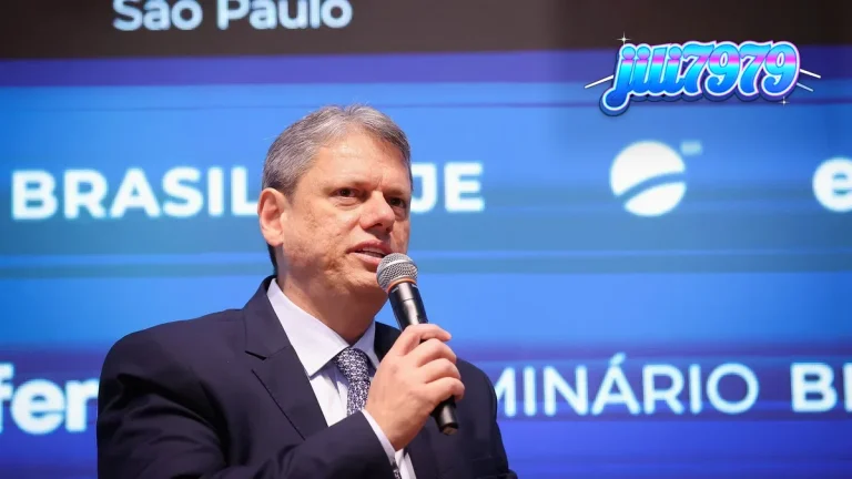 Pemandangan kota São Paulo dengan latar belakang gedung pemerintahan